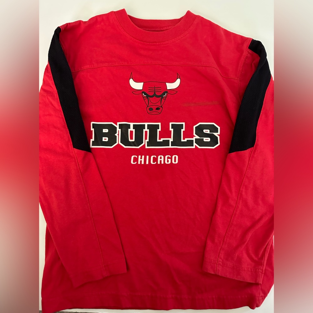 Boy’s NBA Chicago Bulls long sleeve shirt